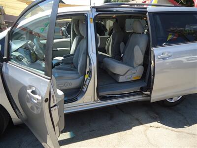 2013 Toyota Sienna LE 7-Passenger Auto   - Photo 19 - Van Nuys, CA 91405