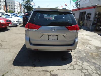 2013 Toyota Sienna LE 7-Passenger Auto   - Photo 9 - Van Nuys, CA 91405
