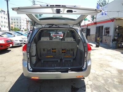 2013 Toyota Sienna LE 7-Passenger Auto   - Photo 10 - Van Nuys, CA 91405