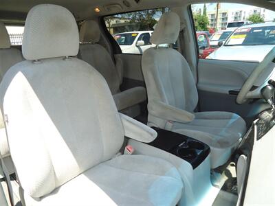 2013 Toyota Sienna LE 7-Passenger Auto   - Photo 18 - Van Nuys, CA 91405