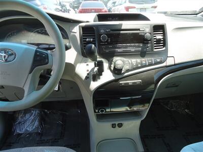 2013 Toyota Sienna LE 7-Passenger Auto   - Photo 22 - Van Nuys, CA 91405