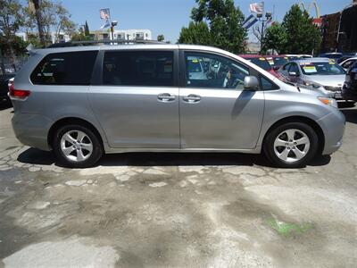 2013 Toyota Sienna LE 7-Passenger Auto   - Photo 3 - Van Nuys, CA 91405