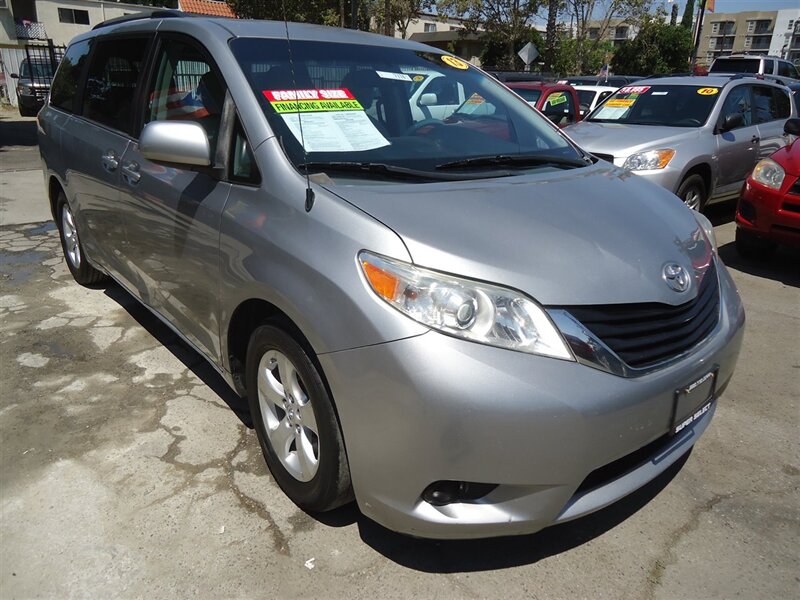 2013 Toyota Sienna LE 7-Passenger Auto   - Photo 1 - Van Nuys, CA 91405
