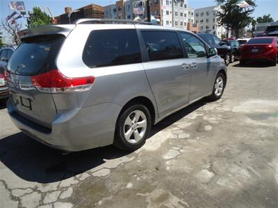 2013 Toyota Sienna LE 7-Passenger Auto   - Photo 4 - Van Nuys, CA 91405