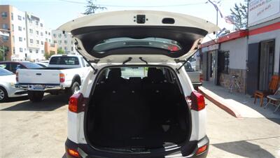 2015 Toyota RAV4 XLE - Photo 10 - Van Nuys, CA 91405