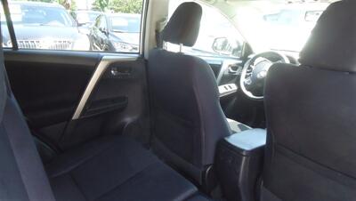 2015 Toyota RAV4 XLE - Photo 13 - Van Nuys, CA 91405