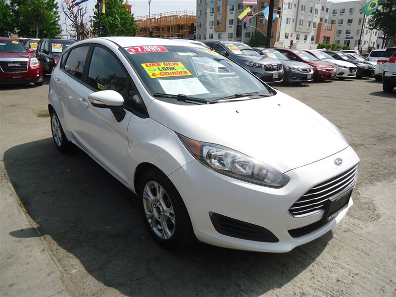 2015 Ford Fiesta SE - Photo 1 - Van Nuys, CA 91405