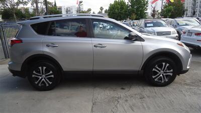 2016 Toyota RAV4 LE - Photo 4 - Van Nuys, CA 91405