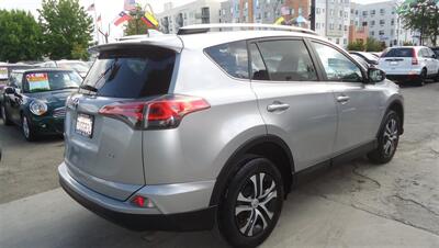 2016 Toyota RAV4 LE - Photo 5 - Van Nuys, CA 91405