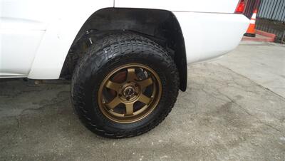 2004 Toyota 4Runner SR5   - Photo 21 - Van Nuys, CA 91405