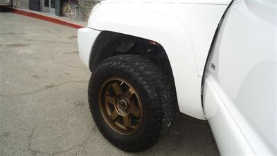 2004 Toyota 4Runner SR5   - Photo 22 - Van Nuys, CA 91405