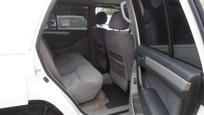 2004 Toyota 4Runner SR5   - Photo 12 - Van Nuys, CA 91405