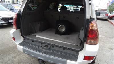 2004 Toyota 4Runner SR5   - Photo 11 - Van Nuys, CA 91405