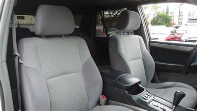 2004 Toyota 4Runner SR5   - Photo 15 - Van Nuys, CA 91405