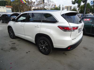 2016 Toyota Highlander XLE   - Photo 8 - Van Nuys, CA 91405
