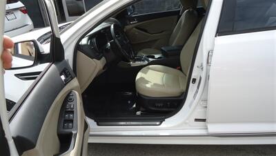 2013 Kia Optima Hybrid EX   - Photo 15 - Van Nuys, CA 91405