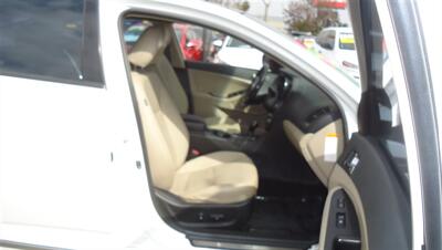 2013 Kia Optima Hybrid EX   - Photo 13 - Van Nuys, CA 91405