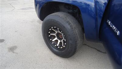 2007 Toyota Tacoma PreRunner   - Photo 19 - Van Nuys, CA 91405