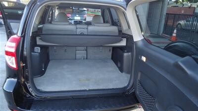 2009 Toyota RAV4 Limited   - Photo 12 - Van Nuys, CA 91405
