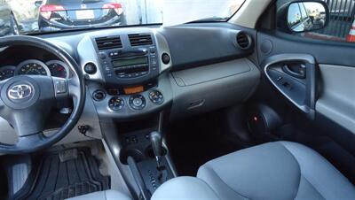 2009 Toyota RAV4 Limited   - Photo 20 - Van Nuys, CA 91405