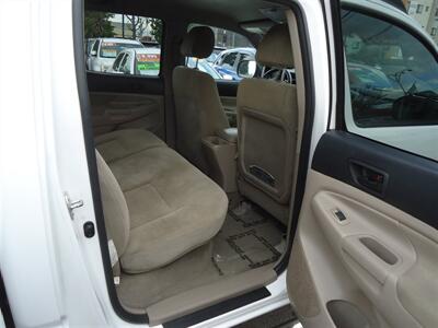 2006 Toyota Tacoma PreRunner V6 - Photo 13 - Van Nuys, CA 91405