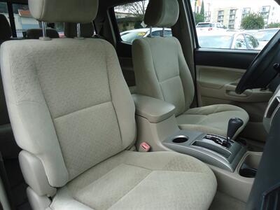 2006 Toyota Tacoma PreRunner V6 - Photo 16 - Van Nuys, CA 91405