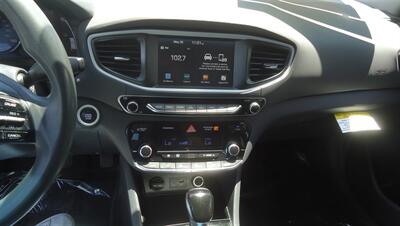 2019 Hyundai IONIQ Hybrid Blue - Photo 18 - Van Nuys, CA 91405