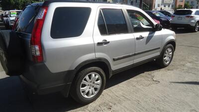 2005 Honda CR-V LX - Photo 4 - Van Nuys, CA 91405