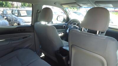2015 Toyota Tacoma PreRunner V6 - Photo 13 - Van Nuys, CA 91405