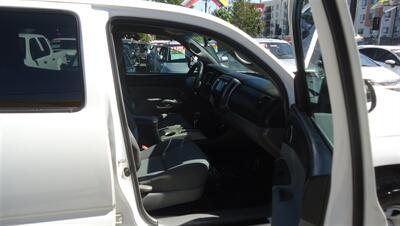 2015 Toyota Tacoma PreRunner V6 - Photo 14 - Van Nuys, CA 91405
