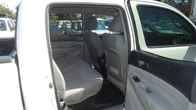 2015 Toyota Tacoma PreRunner V6 - Photo 12 - Van Nuys, CA 91405