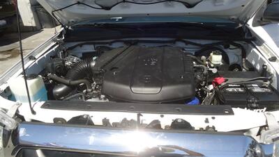 2015 Toyota Tacoma PreRunner V6 - Photo 21 - Van Nuys, CA 91405