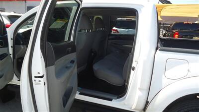 2015 Toyota Tacoma PreRunner V6 - Photo 16 - Van Nuys, CA 91405
