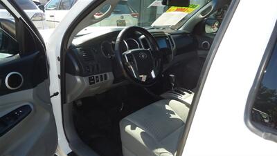 2015 Toyota Tacoma PreRunner V6 - Photo 18 - Van Nuys, CA 91405