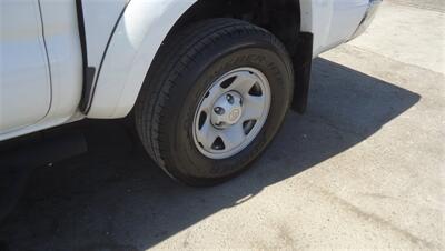 2015 Toyota Tacoma PreRunner V6 - Photo 24 - Van Nuys, CA 91405