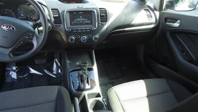 2017 Kia Forte5 LX   - Photo 20 - Van Nuys, CA 91405