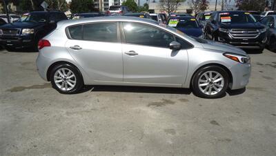 2017 Kia Forte5 LX   - Photo 4 - Van Nuys, CA 91405