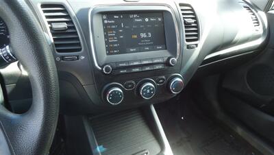 2017 Kia Forte5 LX   - Photo 24 - Van Nuys, CA 91405