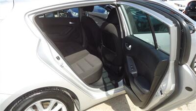 2017 Kia Forte5 LX   - Photo 13 - Van Nuys, CA 91405