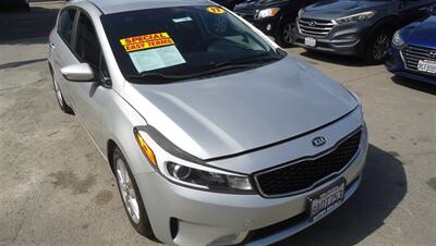 2017 Kia Forte5 LX   - Photo 2 - Van Nuys, CA 91405