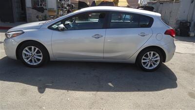 2017 Kia Forte5 LX   - Photo 8 - Van Nuys, CA 91405