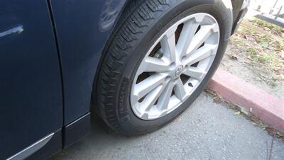 2013 Toyota Highlander Plus   - Photo 8 - Van Nuys, CA 91405