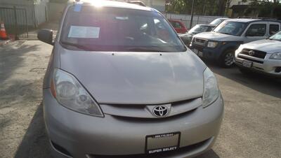 2006 Toyota Sienna LE 8 Passenger - Photo 2 - Van Nuys, CA 91405