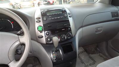 2006 Toyota Sienna LE 8 Passenger - Photo 22 - Van Nuys, CA 91405