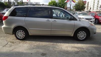 2006 Toyota Sienna LE 8 Passenger - Photo 3 - Van Nuys, CA 91405