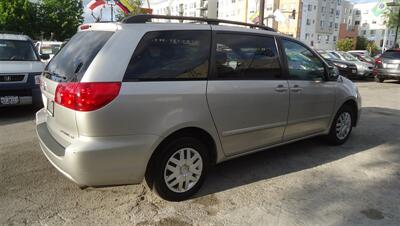 2006 Toyota Sienna LE 8 Passenger - Photo 4 - Van Nuys, CA 91405