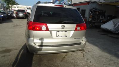 2006 Toyota Sienna LE 8 Passenger - Photo 9 - Van Nuys, CA 91405