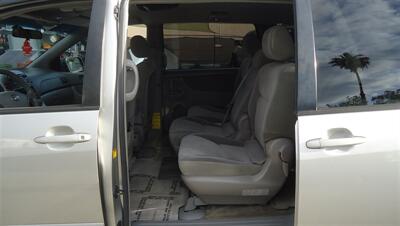 2006 Toyota Sienna LE 8 Passenger - Photo 24 - Van Nuys, CA 91405