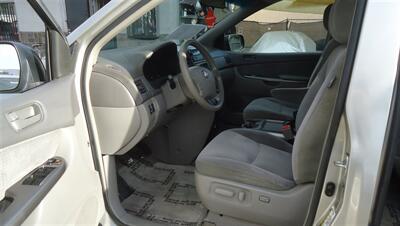 2006 Toyota Sienna LE 8 Passenger - Photo 25 - Van Nuys, CA 91405