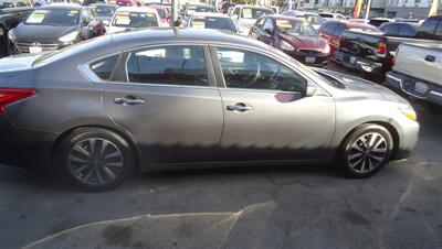 2017 Nissan Altima 2.5 SV - Photo 4 - Van Nuys, CA 91405